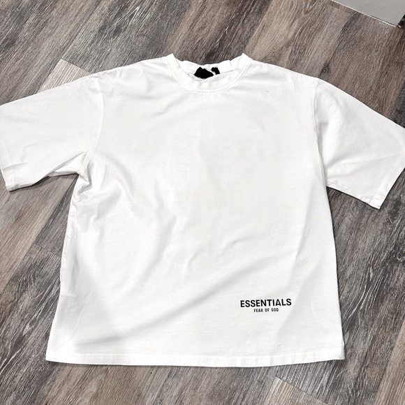 Fear of God (FOG) Essentials T-Shirt - Picture 2 of 2
